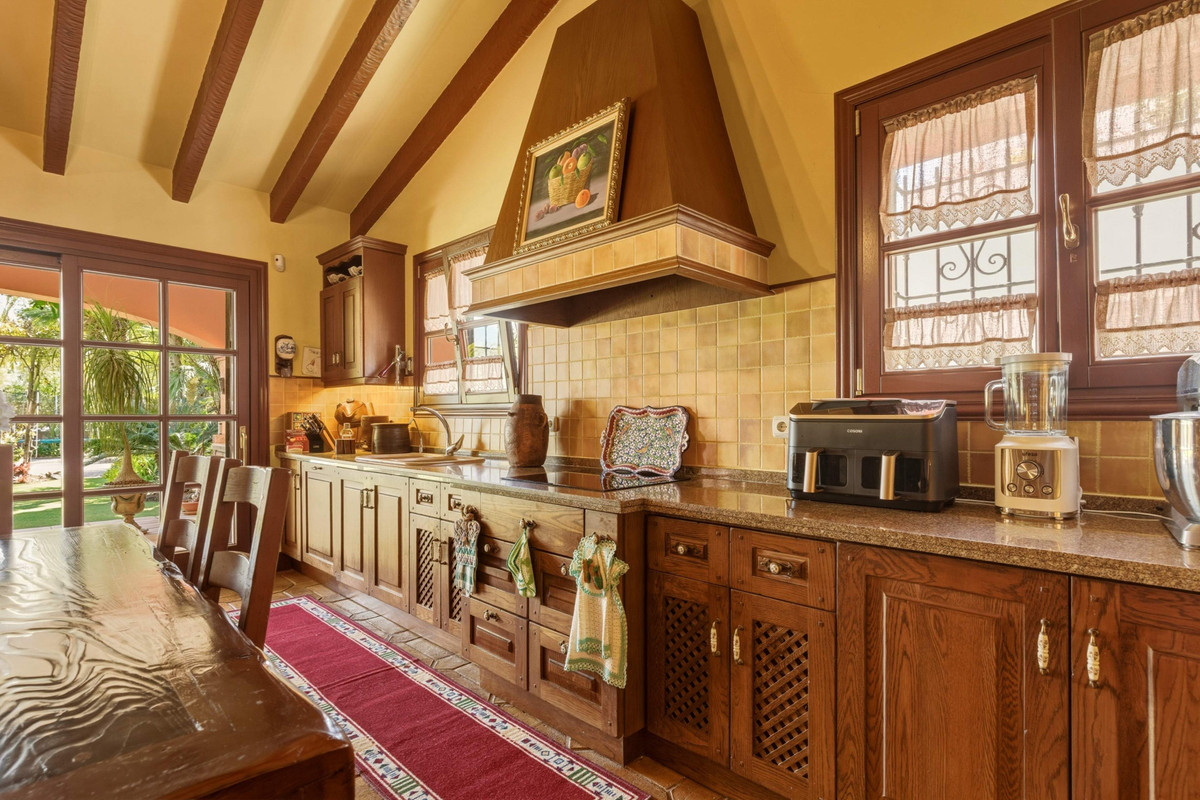 Huis te koop in Guadalmina Alta | 6 slaapkamers H5384119