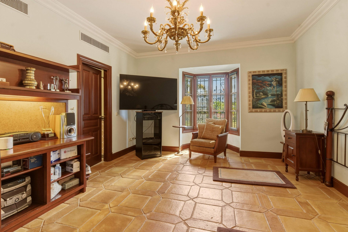 Huis te koop in Guadalmina Alta | 6 slaapkamers H5384119