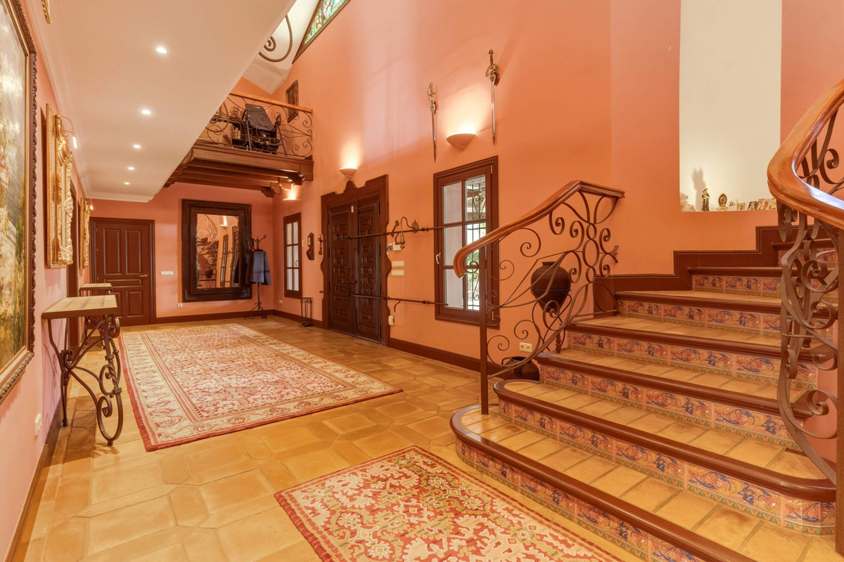 Huis te koop in Guadalmina Alta | 6 slaapkamers H5384119