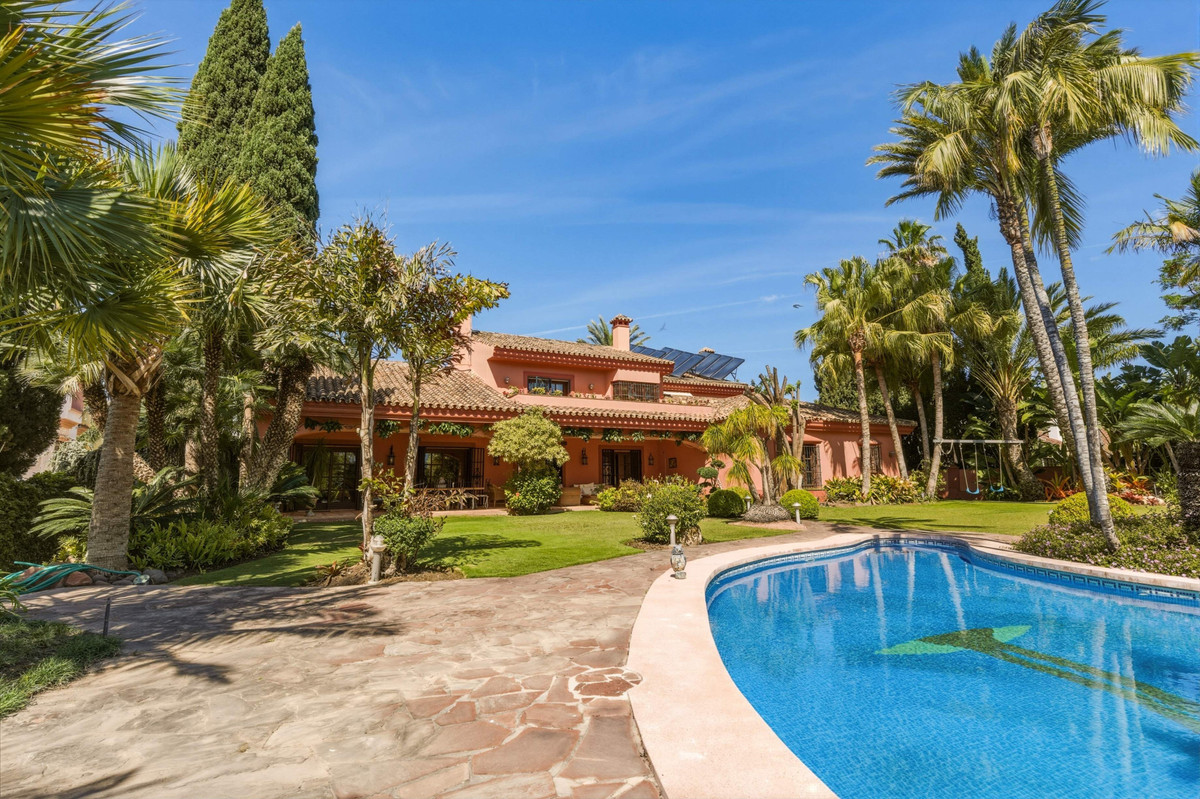 Huis te koop in Guadalmina Alta | 6 slaapkamers H5384119