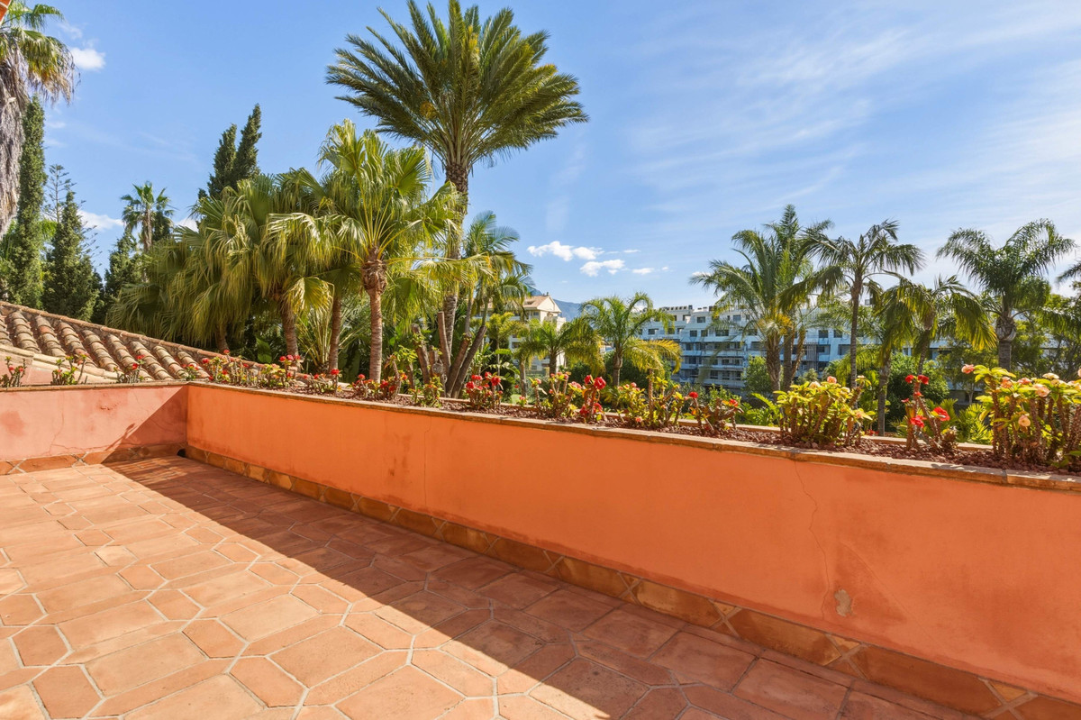 Huis te koop in Guadalmina Alta | 6 slaapkamers H5384119