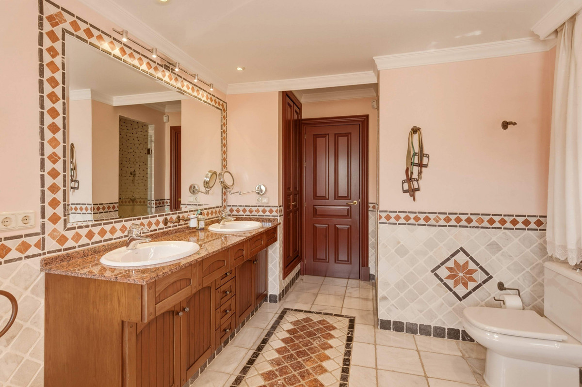 Huis te koop in Guadalmina Alta | 6 slaapkamers H5384119