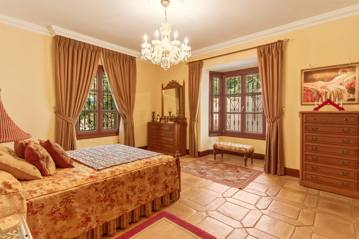 Huis te koop in Guadalmina Alta | 6 slaapkamers H5384119