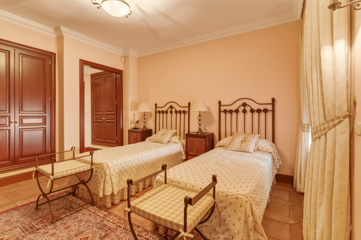 Huis te koop in Guadalmina Alta | 6 slaapkamers H5384119