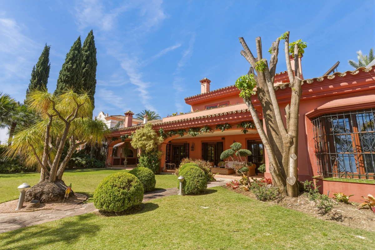 Huis te koop in Guadalmina Alta | 6 slaapkamers H5384119