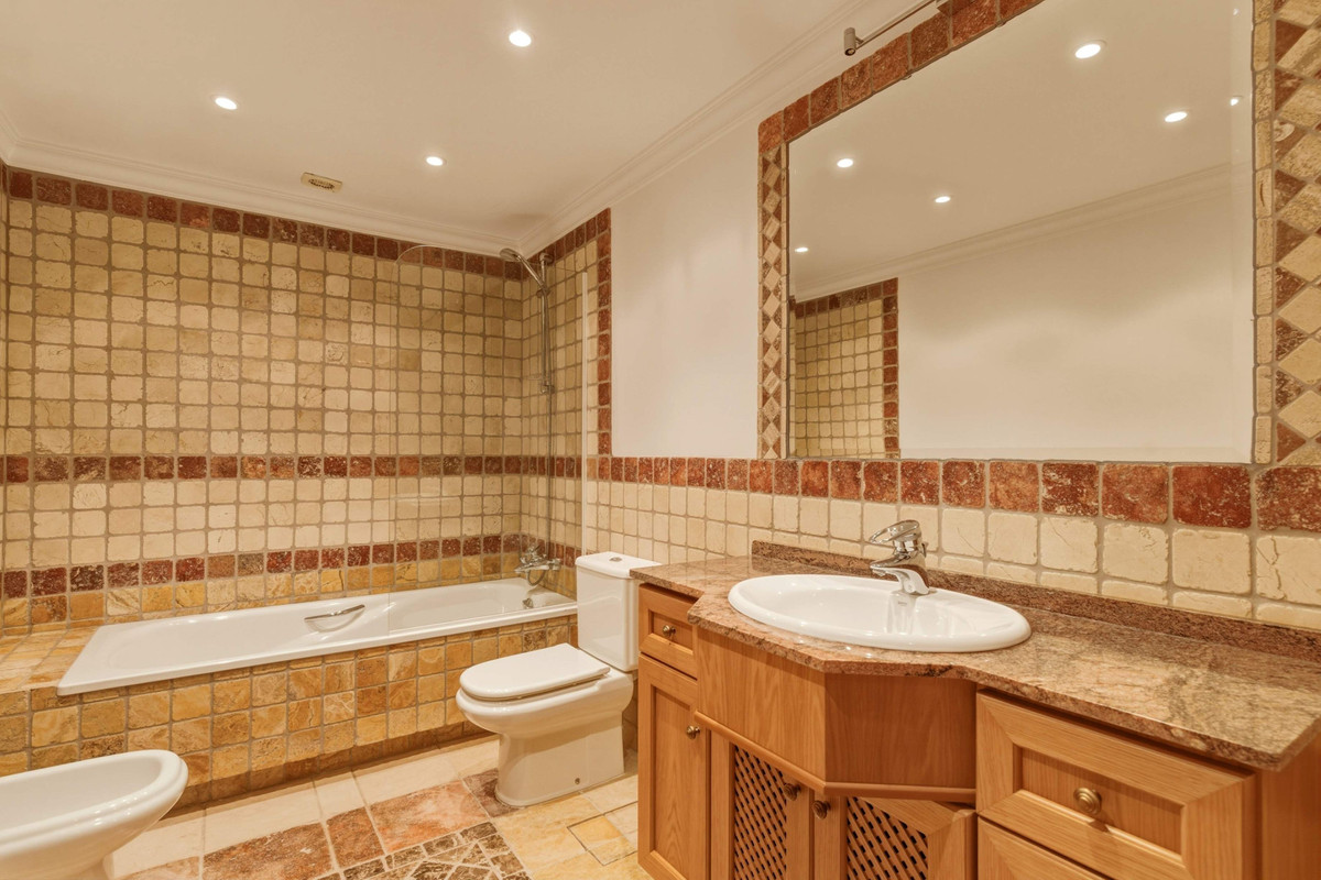 Huis te koop in Guadalmina Alta | 6 slaapkamers H5384119