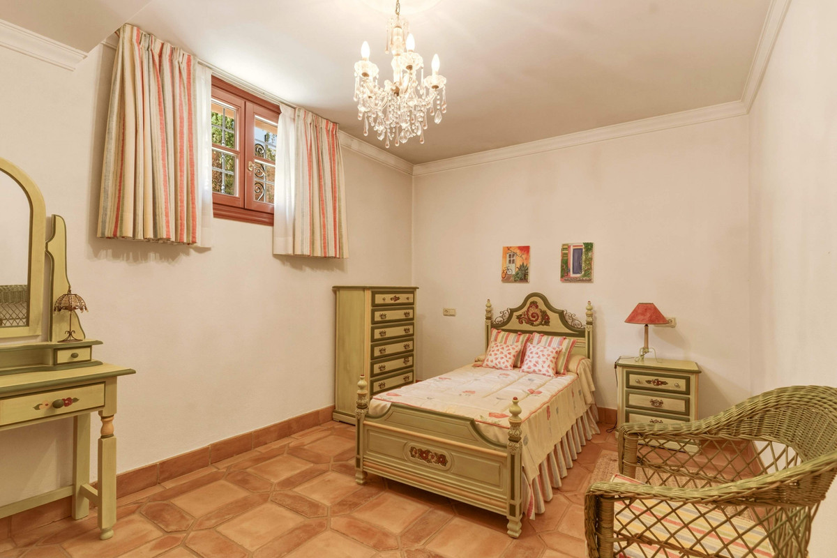 Huis te koop in Guadalmina Alta | 6 slaapkamers H5384119