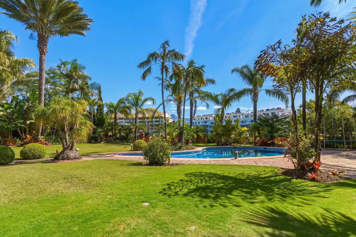 Huis te koop in Guadalmina Alta | 6 slaapkamers H5384119