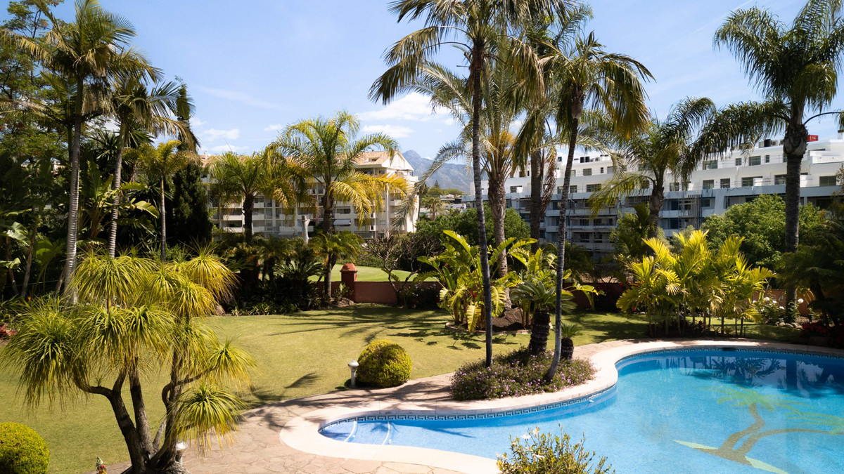 Huis te koop in Guadalmina Alta | 6 slaapkamers H5384119
