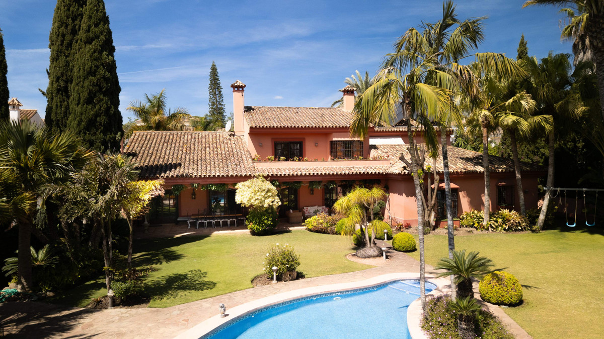 Huis te koop in Guadalmina Alta | 6 slaapkamers H5384119