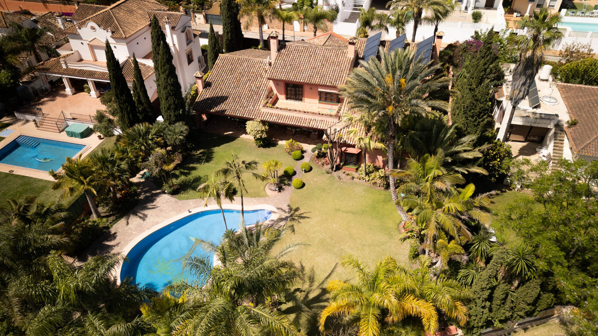 Huis te koop in Guadalmina Alta | 6 slaapkamers H5384119