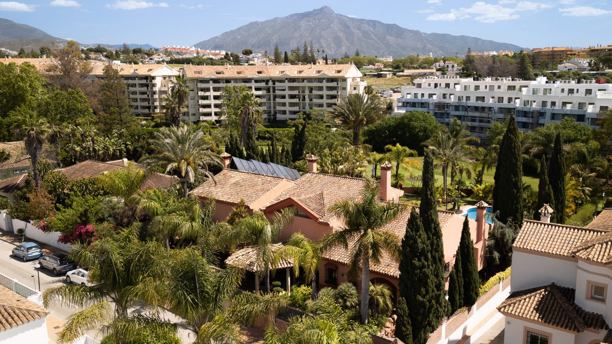 Huis te koop in Guadalmina Alta | 6 slaapkamers H5384119