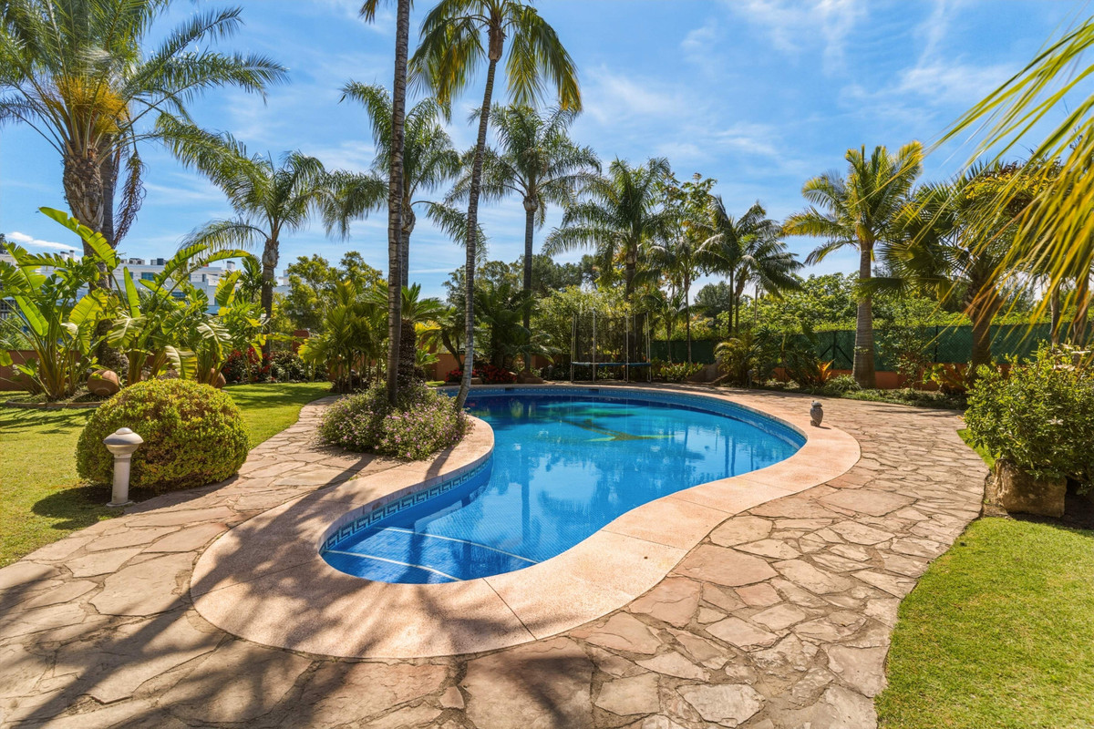 Huis te koop in Guadalmina Alta | 6 slaapkamers H5384119