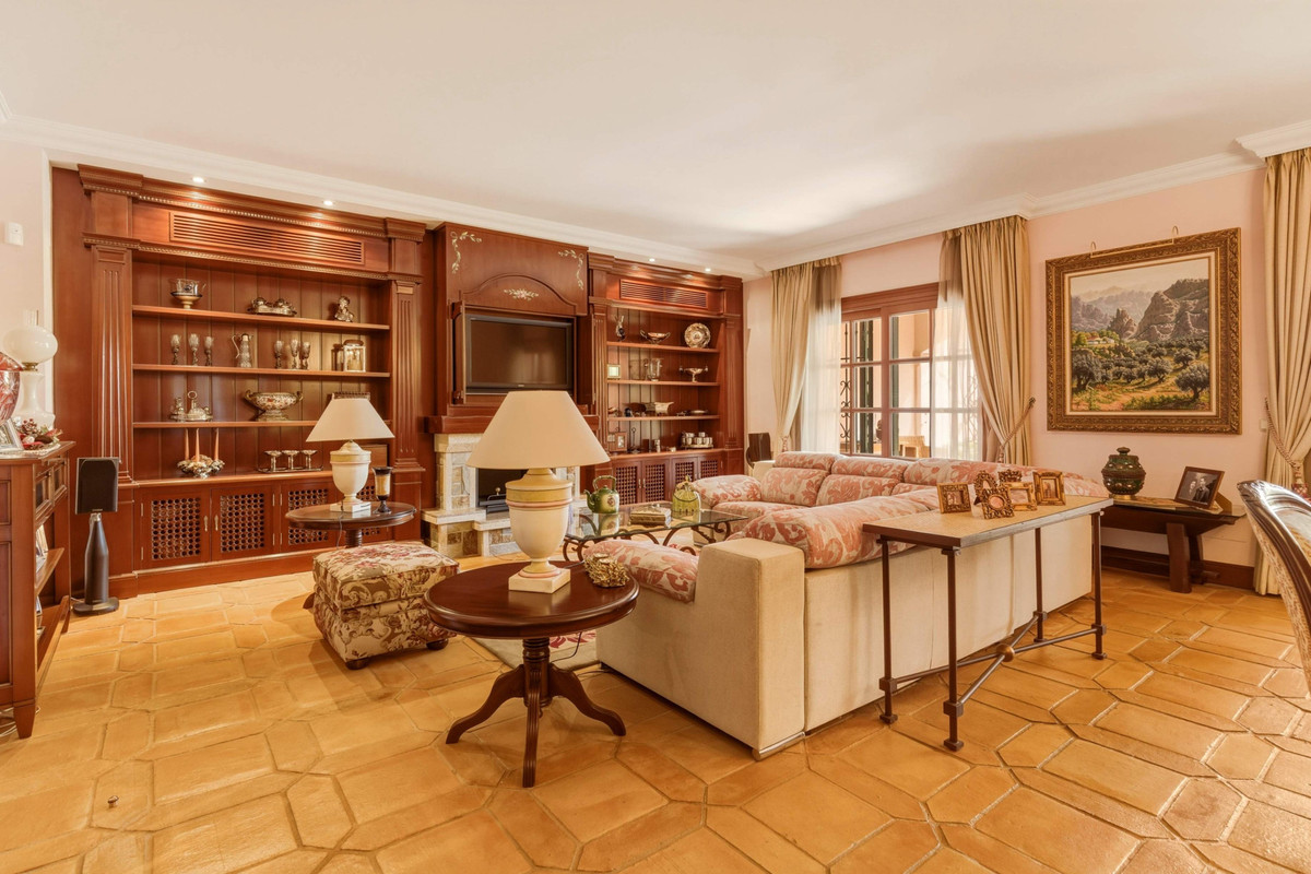 Huis te koop in Guadalmina Alta | 6 slaapkamers H5384119