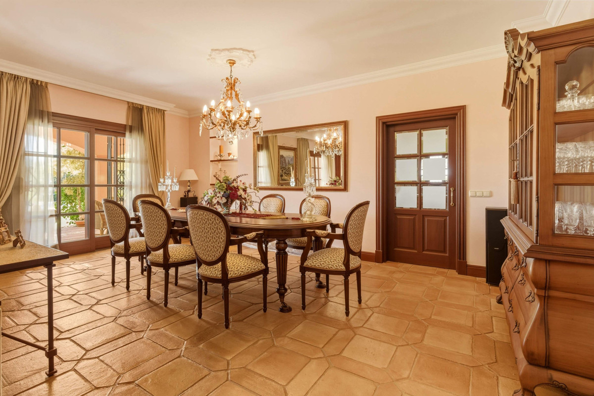 Huis te koop in Guadalmina Alta | 6 slaapkamers H5384119