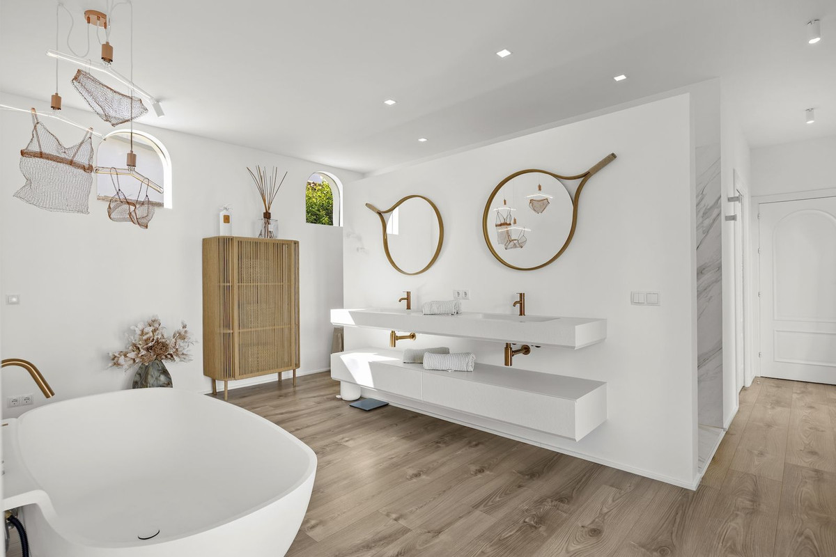 Huis te koop in Guadalmina Alta | 5 slaapkamers H5393230