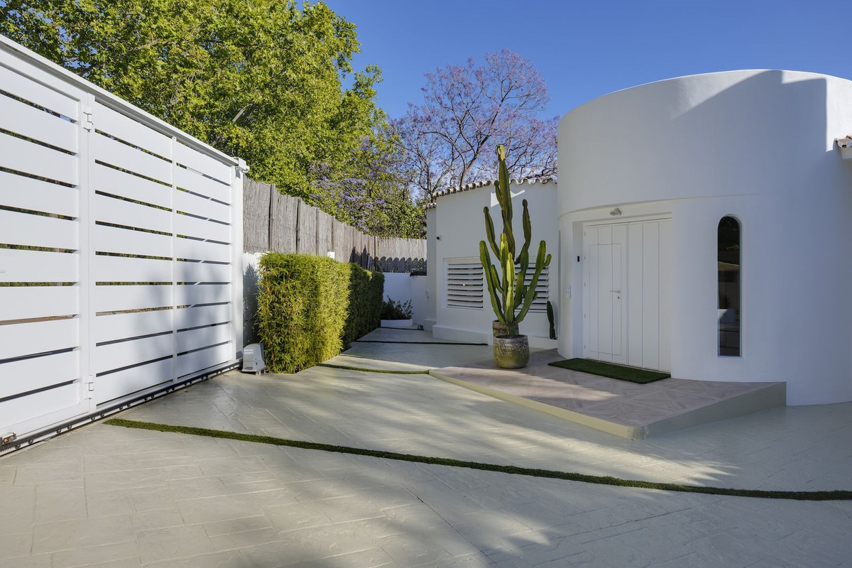 Huis te koop in Guadalmina Alta | 5 slaapkamers H5393230