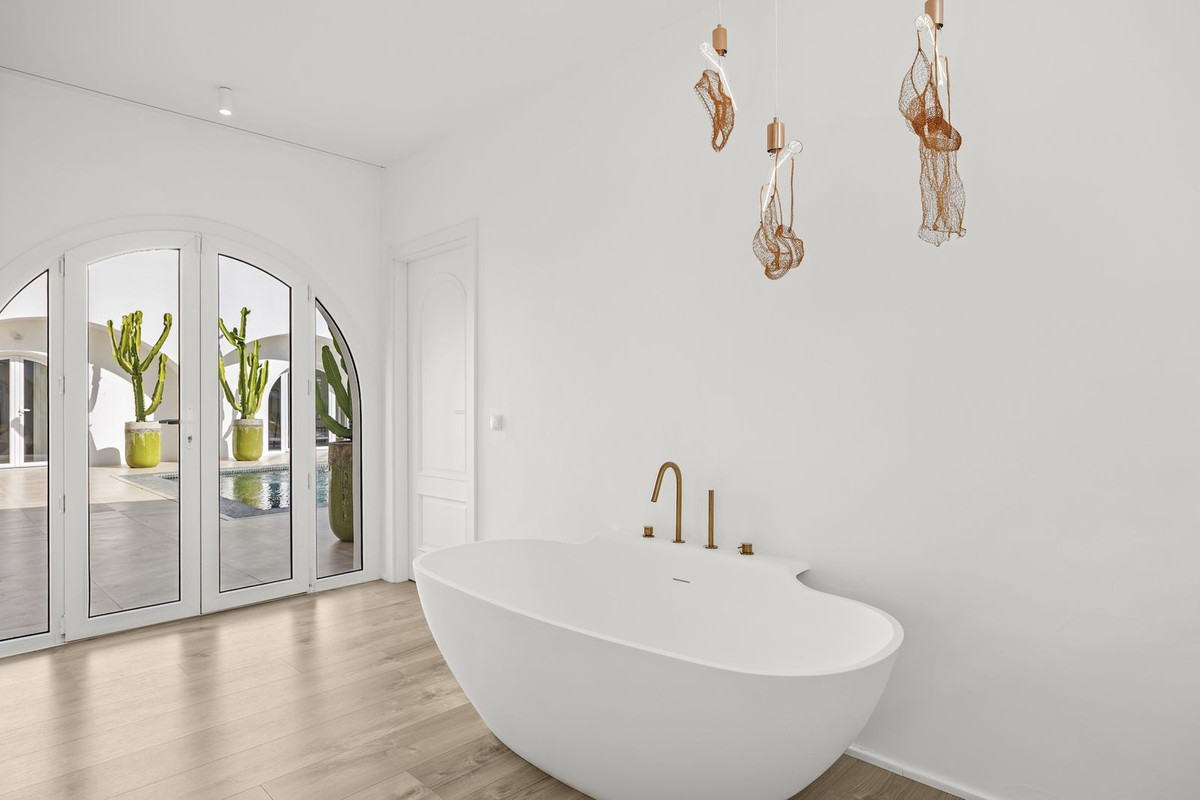 Huis te koop in Guadalmina Alta | 5 slaapkamers H5393230
