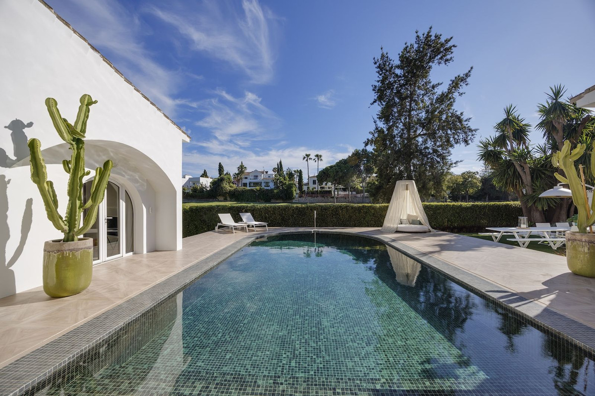 Huis te koop in Guadalmina Alta | 5 slaapkamers H5393230