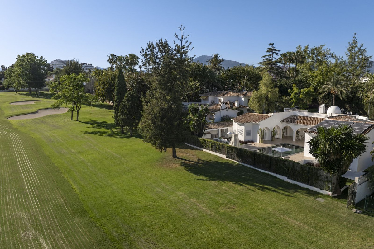 Huis te koop in Guadalmina Alta | 5 slaapkamers H5393230