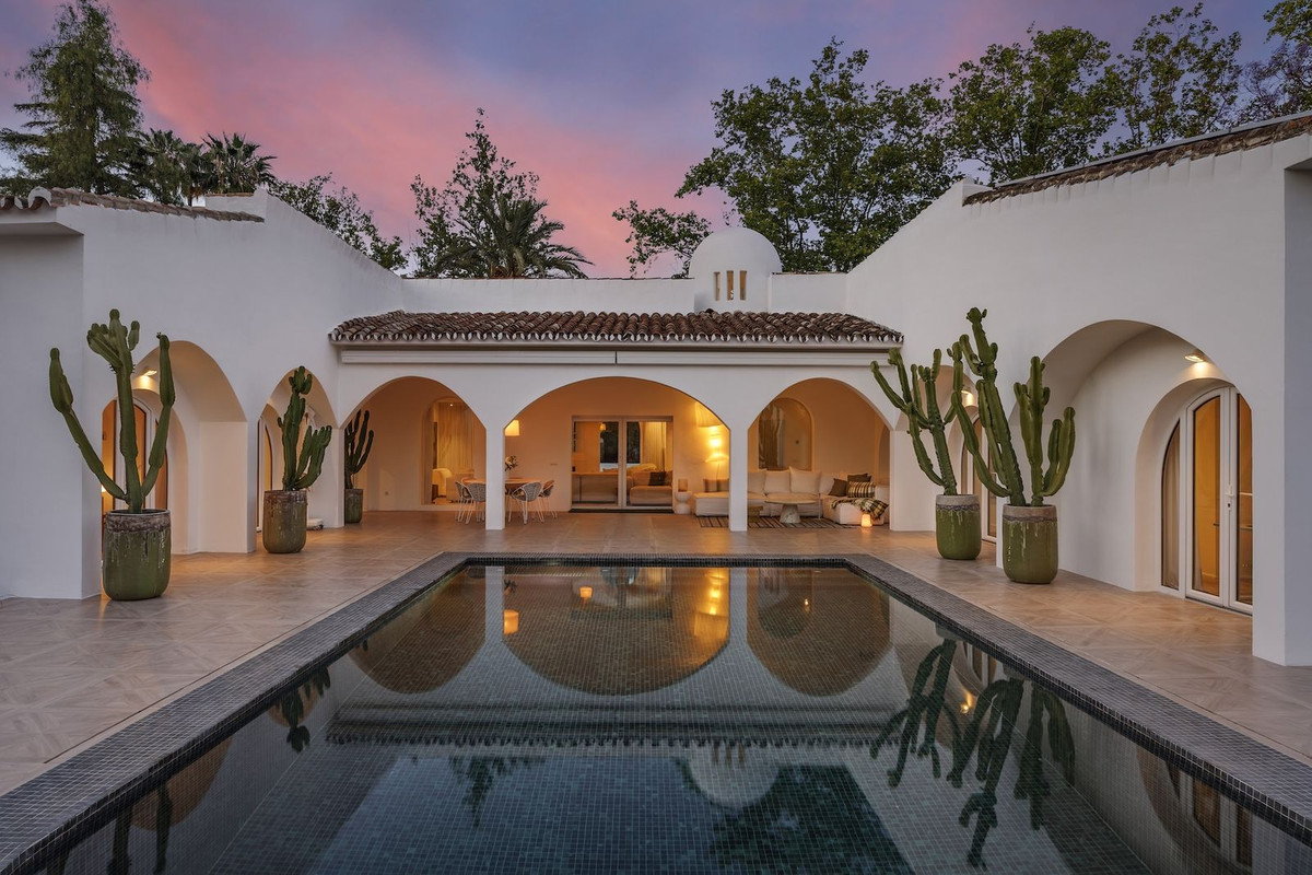 Huis te koop in Guadalmina Alta | 5 slaapkamers H5393230