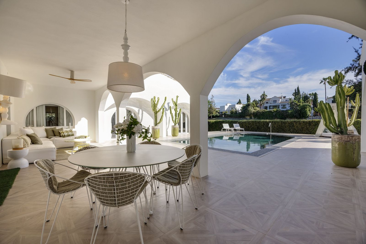 Huis te koop in Guadalmina Alta | 5 slaapkamers H5393230