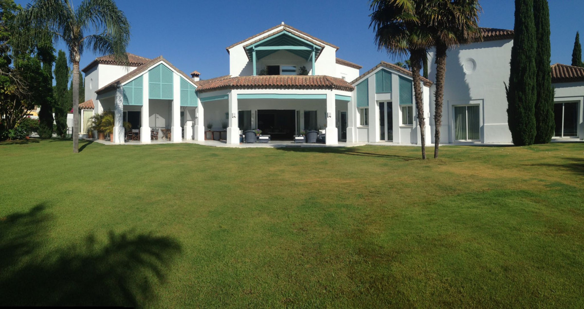 Huis te koop in Guadalmina Baja | 7 slaapkamers H3329614
