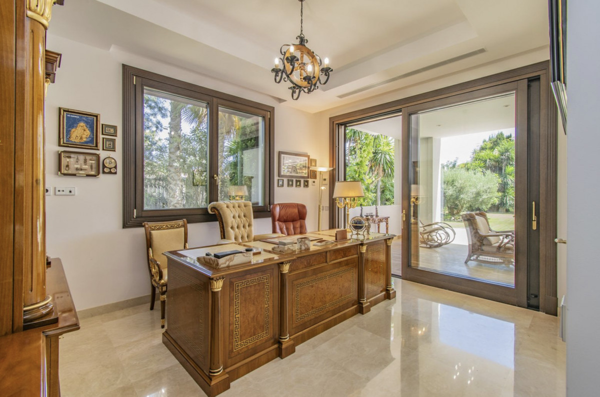 Huis te koop in Guadalmina Baja | 6 slaapkamers H4053367