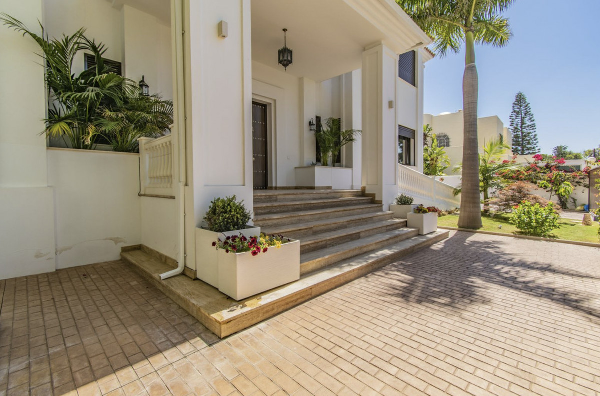 Huis te koop in Guadalmina Baja | 6 slaapkamers H4053367