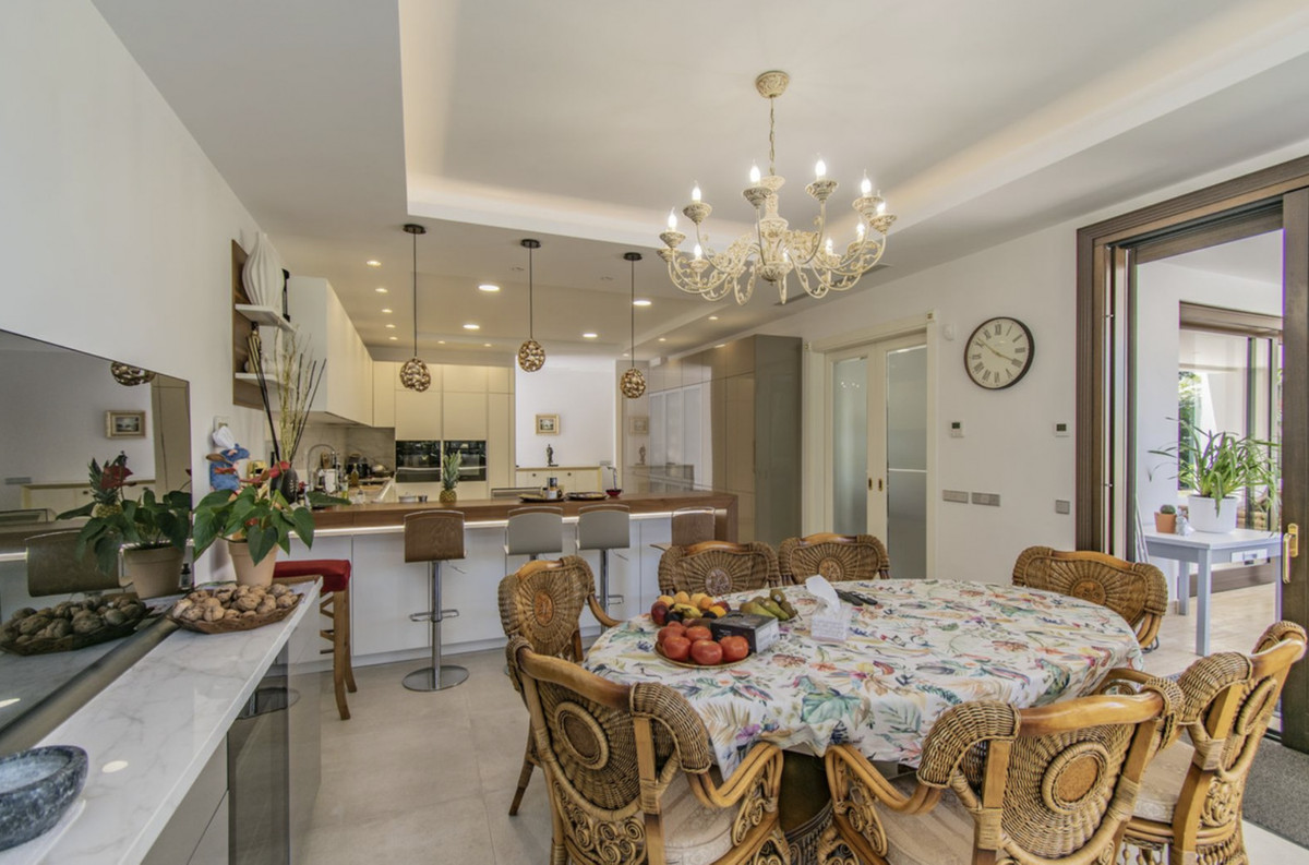 Huis te koop in Guadalmina Baja | 6 slaapkamers H4053367