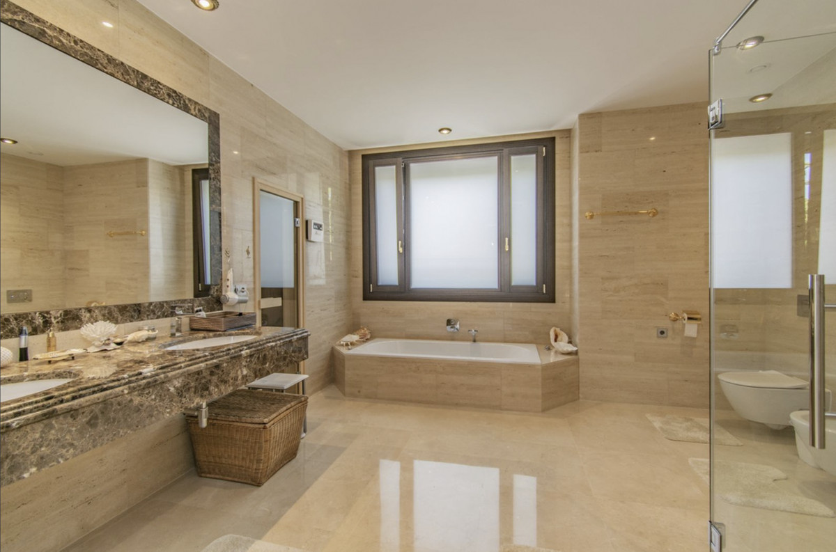 Huis te koop in Guadalmina Baja | 6 slaapkamers H4053367