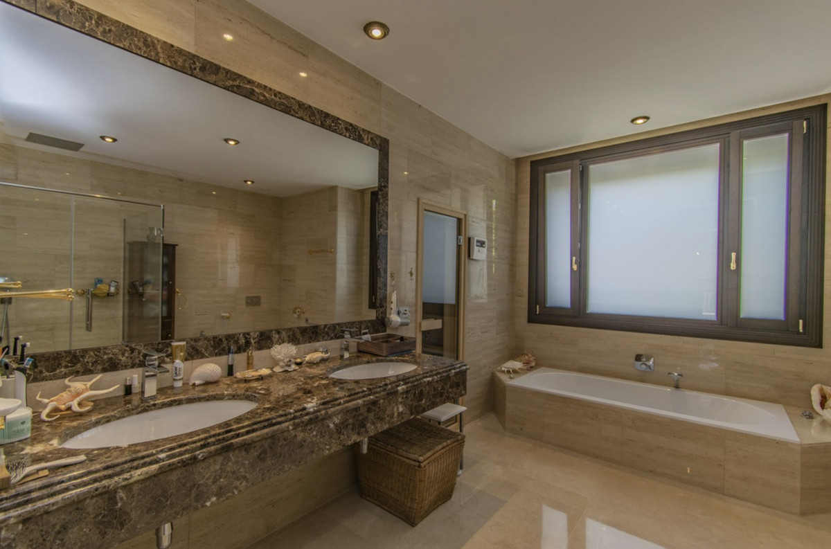 Huis te koop in Guadalmina Baja | 6 slaapkamers H4053367