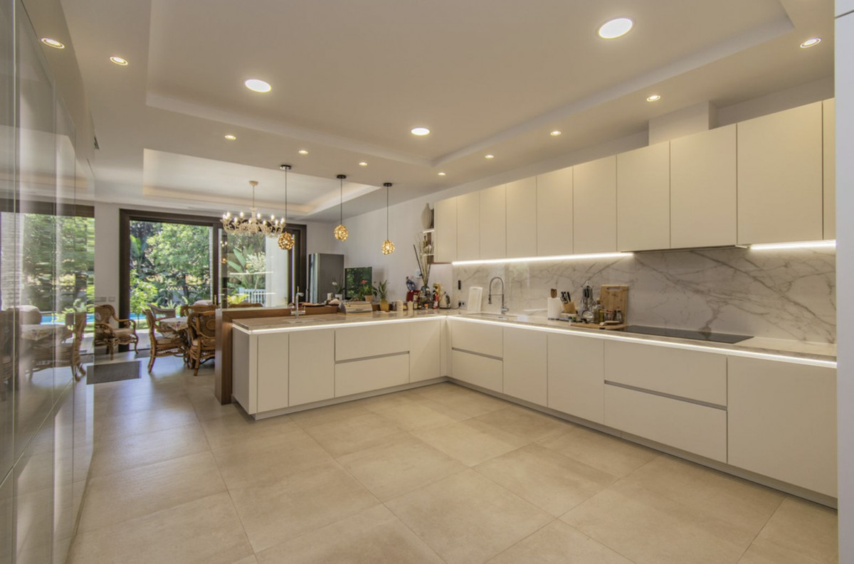 Huis te koop in Guadalmina Baja | 6 slaapkamers H4053367