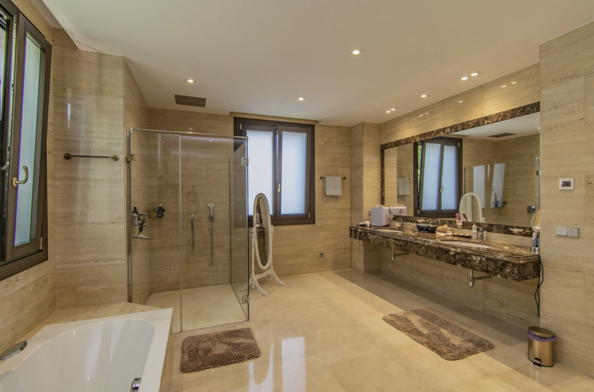 Huis te koop in Guadalmina Baja | 6 slaapkamers H4053367