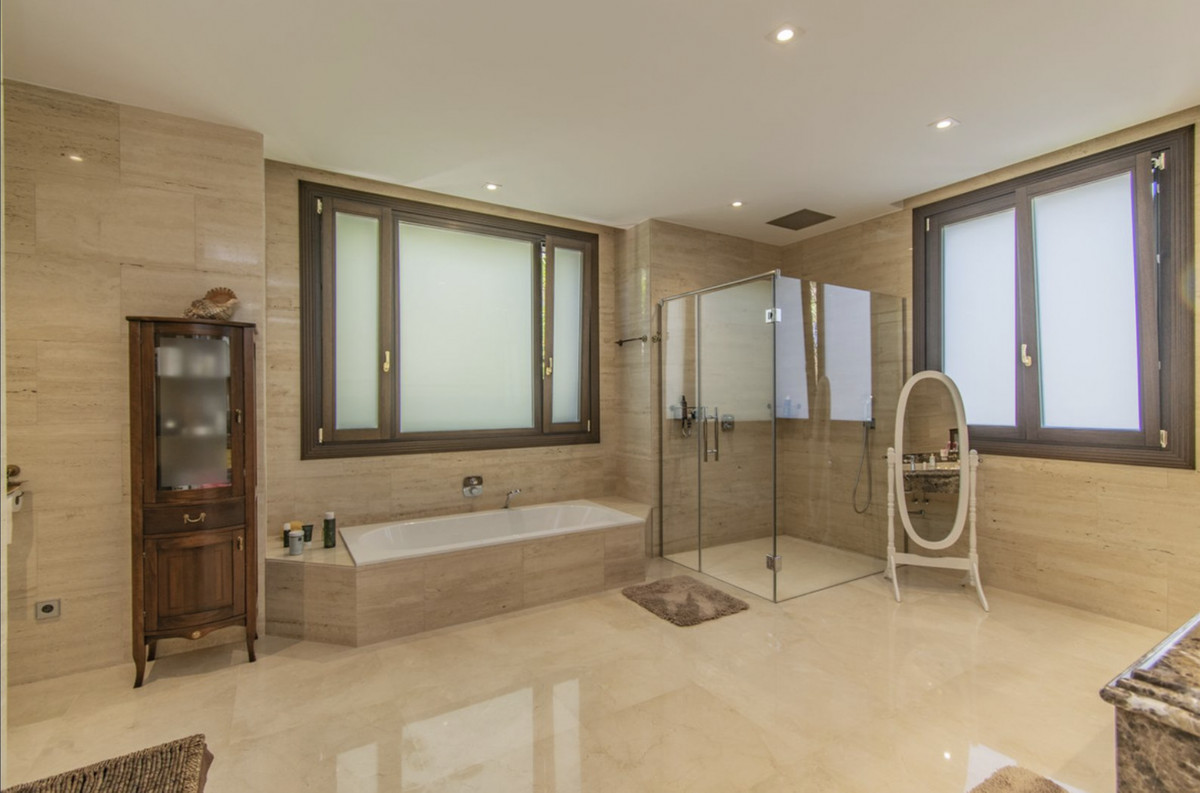 Huis te koop in Guadalmina Baja | 6 slaapkamers H4053367