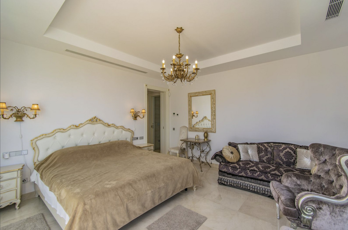 Huis te koop in Guadalmina Baja | 6 slaapkamers H4053367