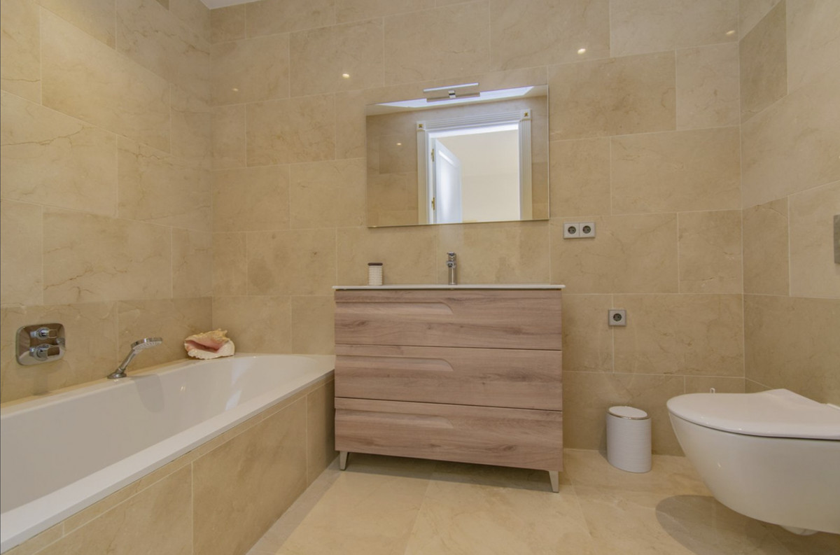 Huis te koop in Guadalmina Baja | 6 slaapkamers H4053367