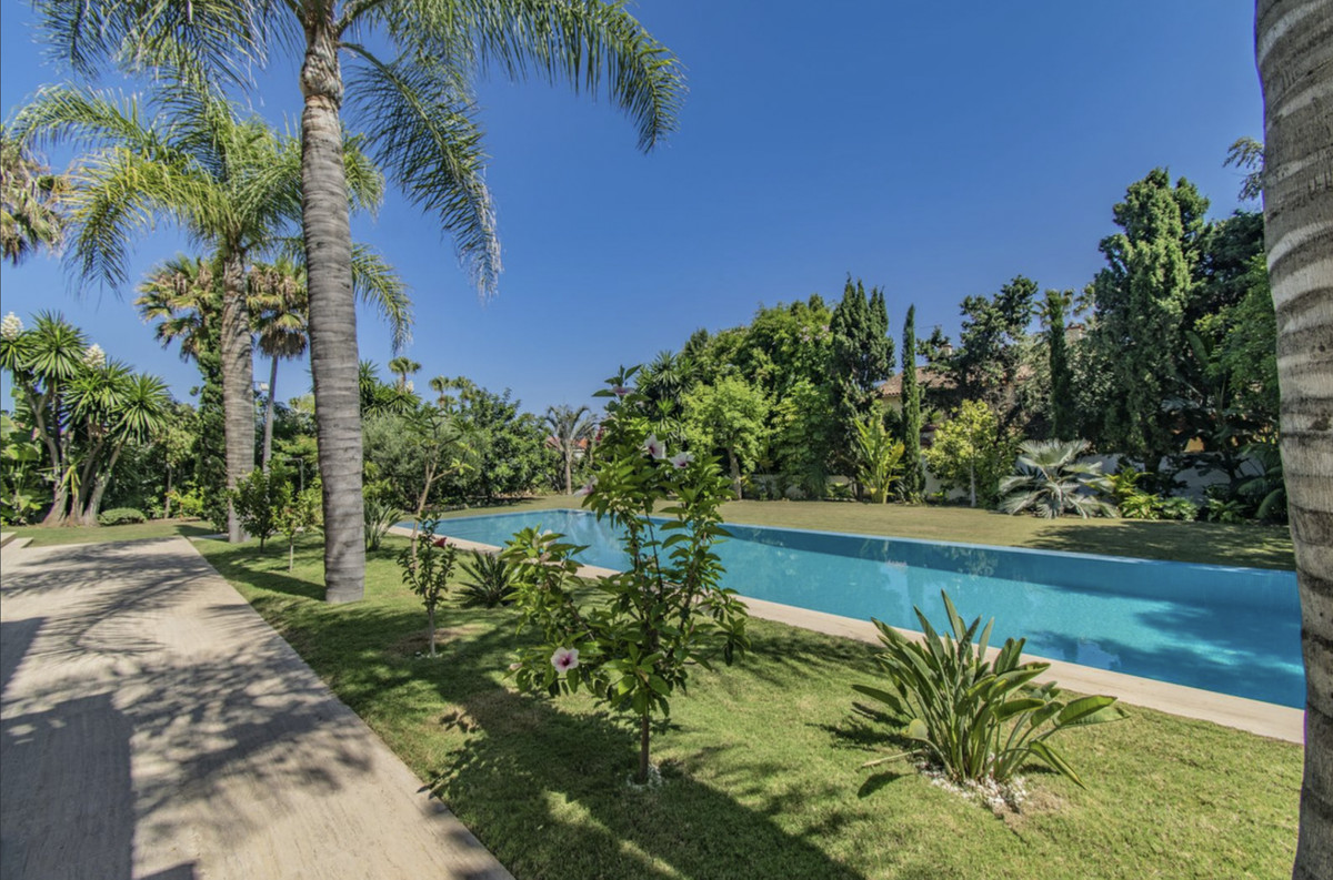 Huis te koop in Guadalmina Baja | 6 slaapkamers H4053367