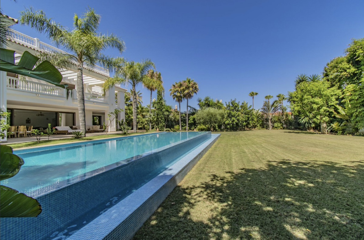 Huis te koop in Guadalmina Baja | 6 slaapkamers H4053367