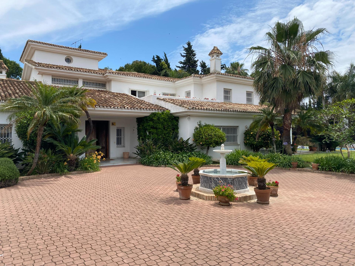 Vrijstaande Villa in Guadalmina Baja-1