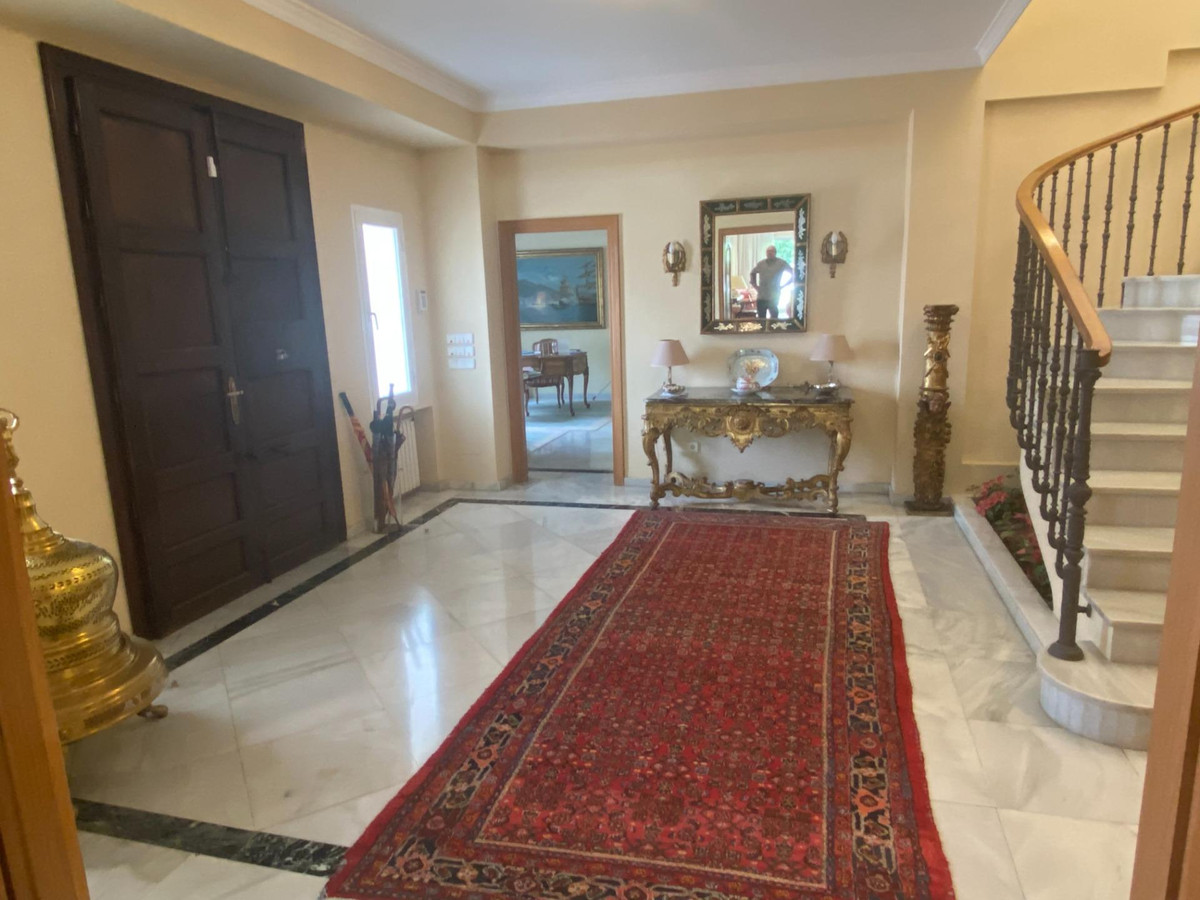 Vrijstaande Villa in Guadalmina Baja-11