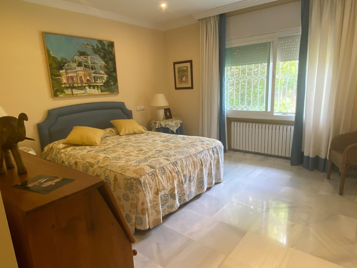 Vrijstaande Villa in Guadalmina Baja-22