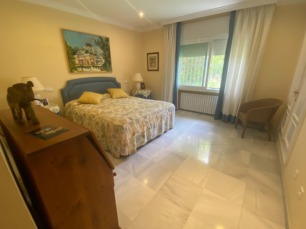 Vrijstaande Villa in Guadalmina Baja-23