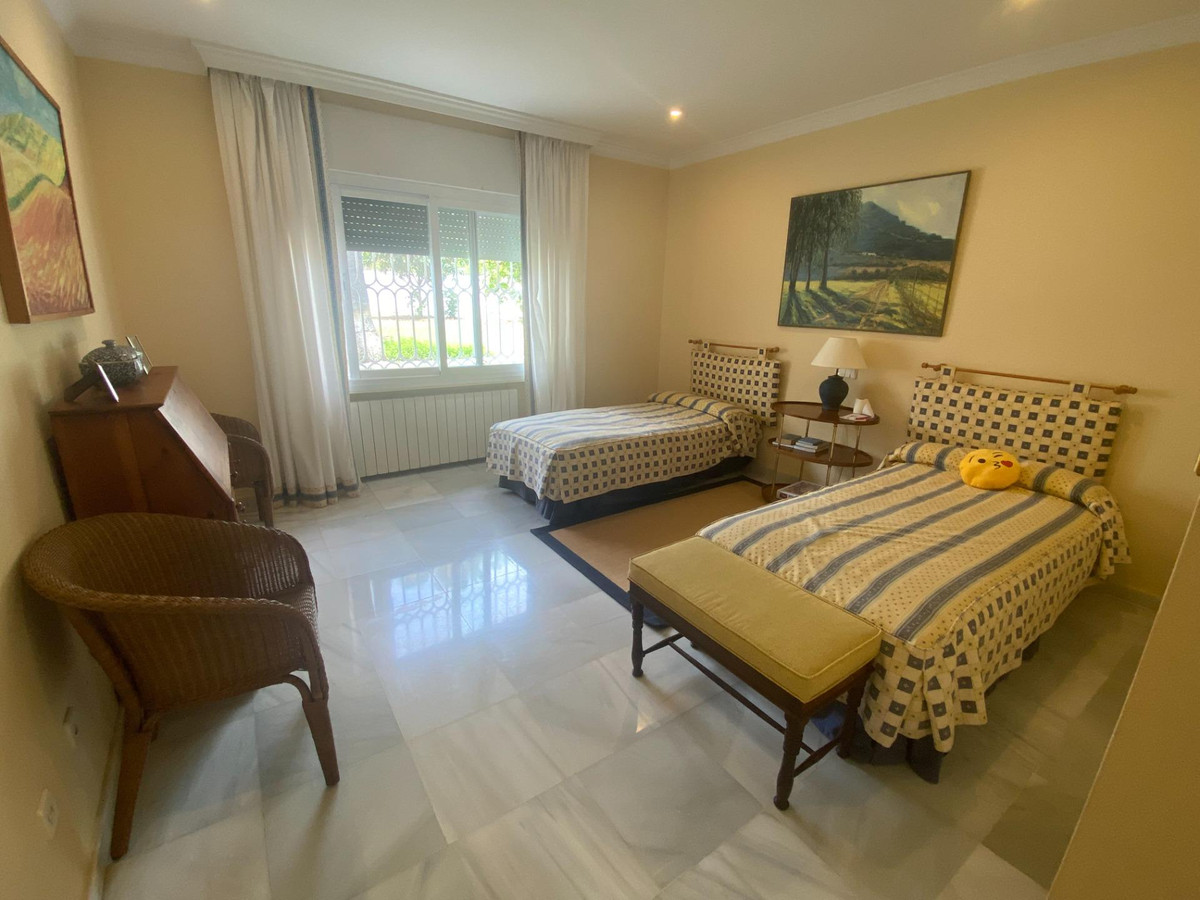 Vrijstaande Villa in Guadalmina Baja-28