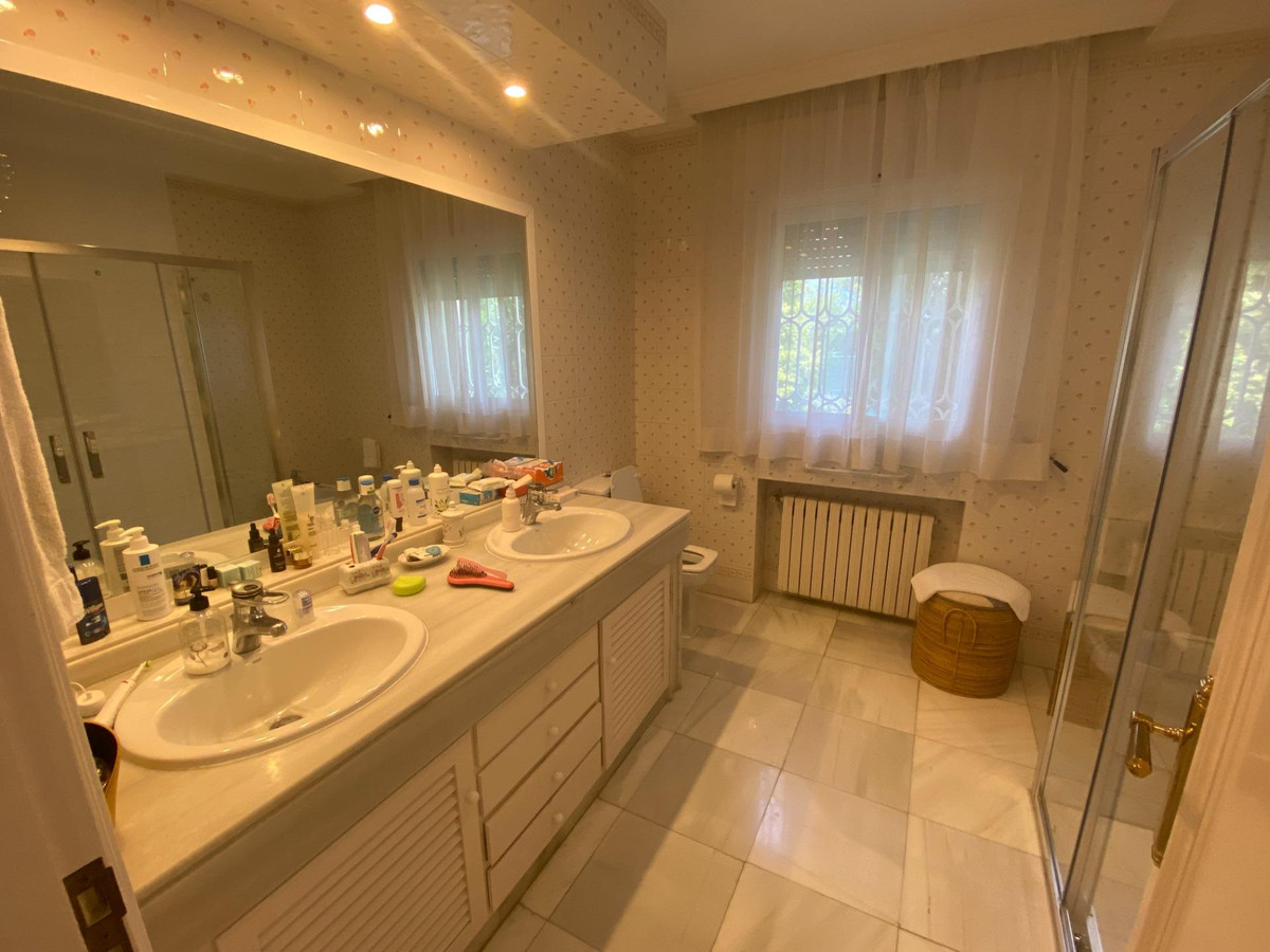 Vrijstaande Villa in Guadalmina Baja-35
