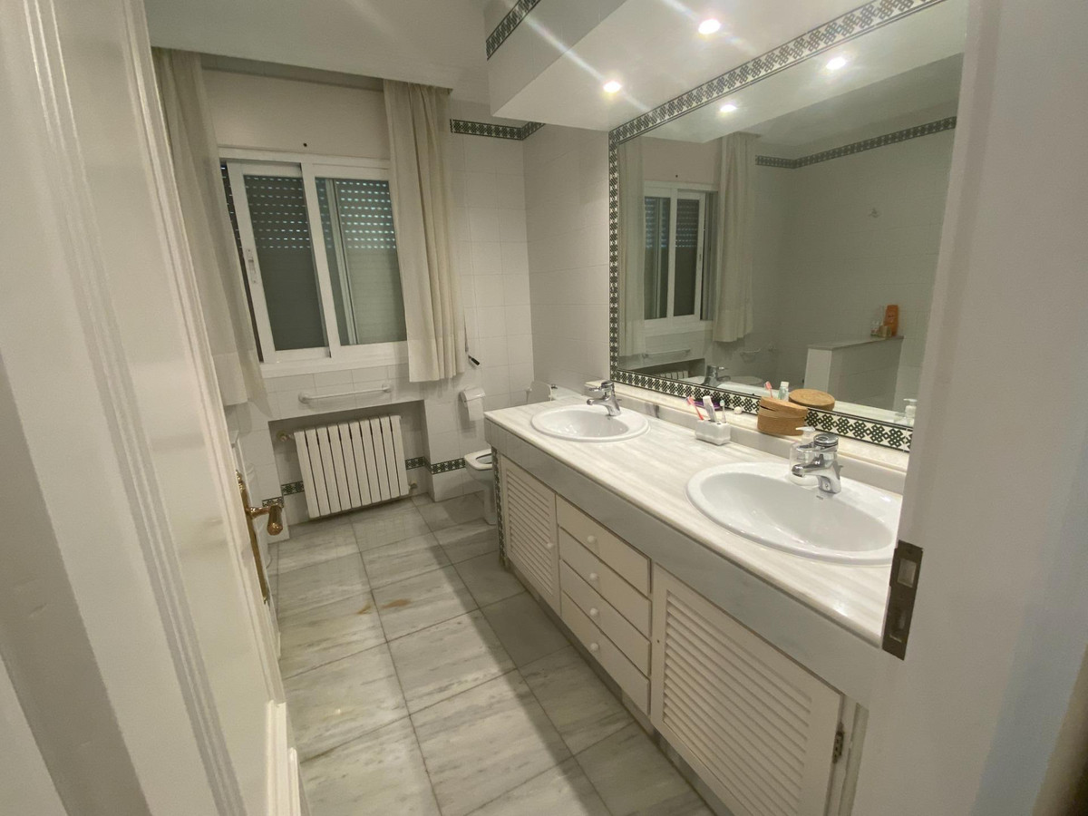 Vrijstaande Villa in Guadalmina Baja-37
