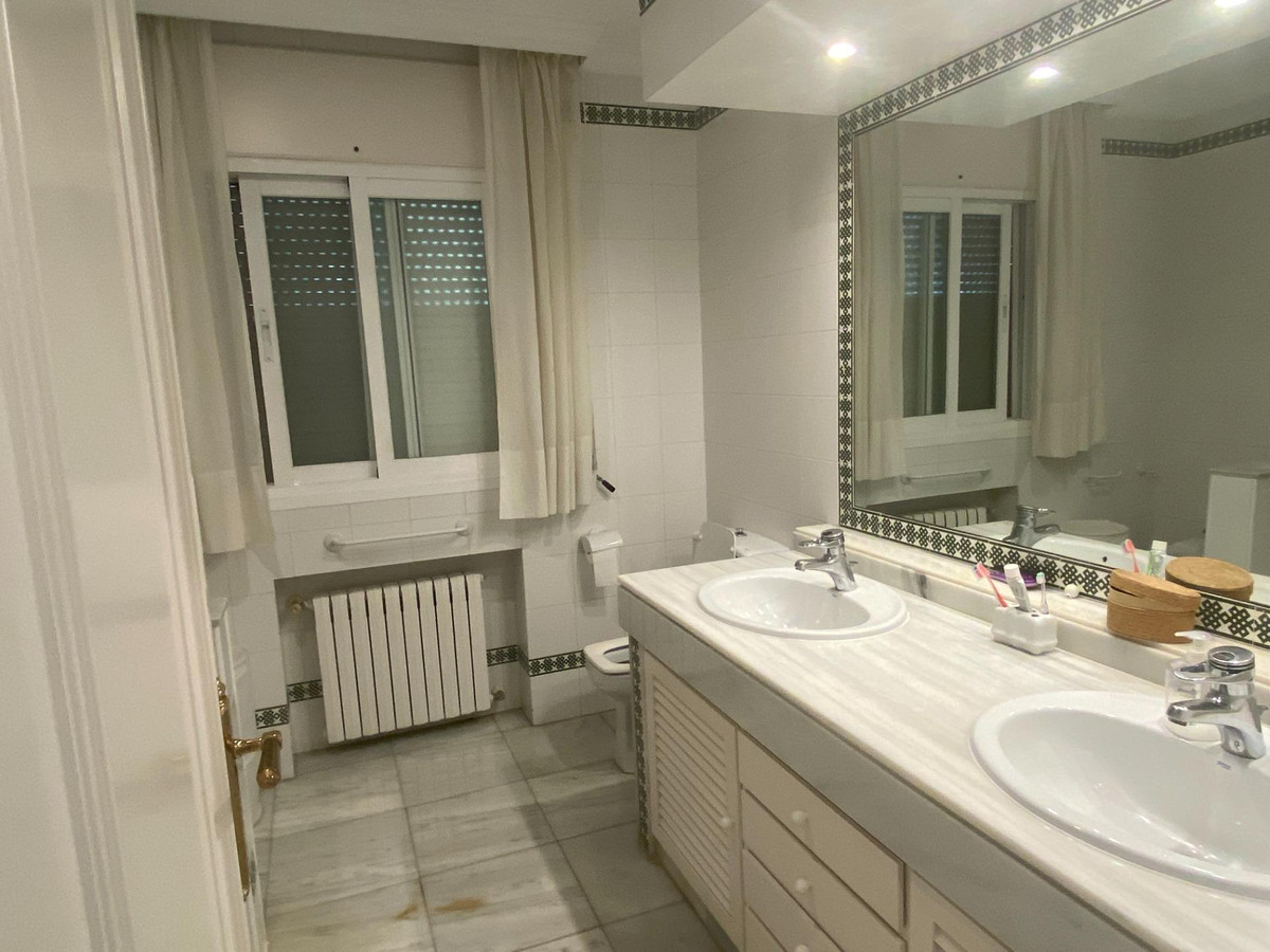 Vrijstaande Villa in Guadalmina Baja-38