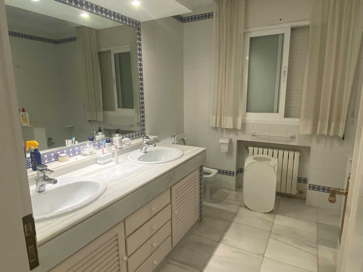 Vrijstaande Villa in Guadalmina Baja-39