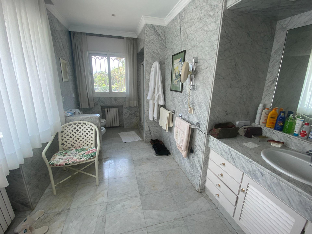Vrijstaande Villa in Guadalmina Baja-41
