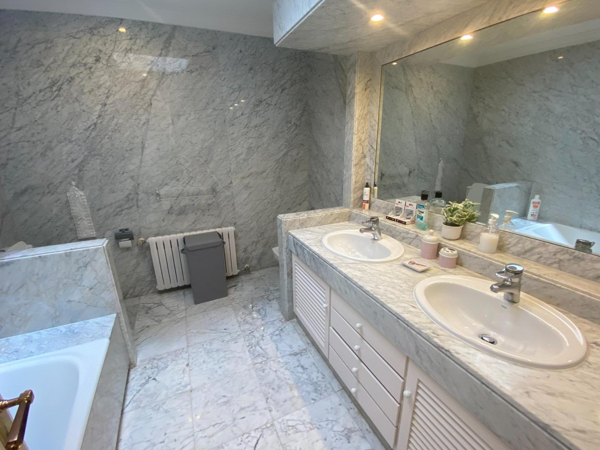 Vrijstaande Villa in Guadalmina Baja-43